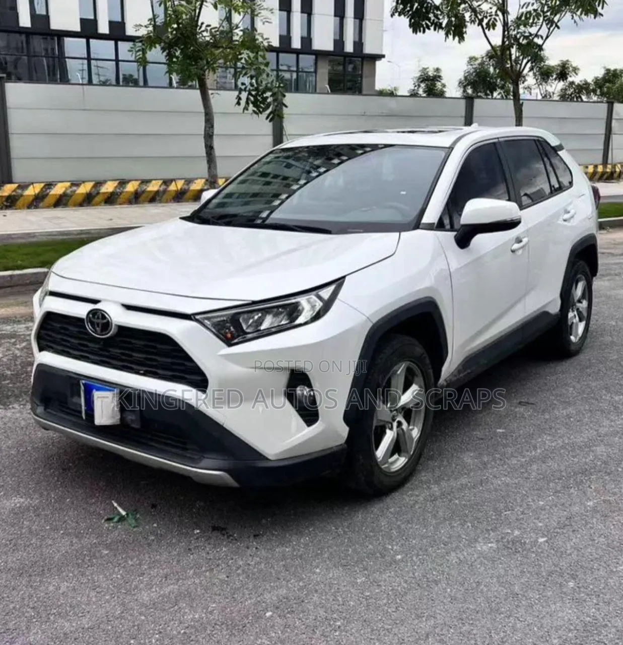 Toyota RAV4 2022 White
