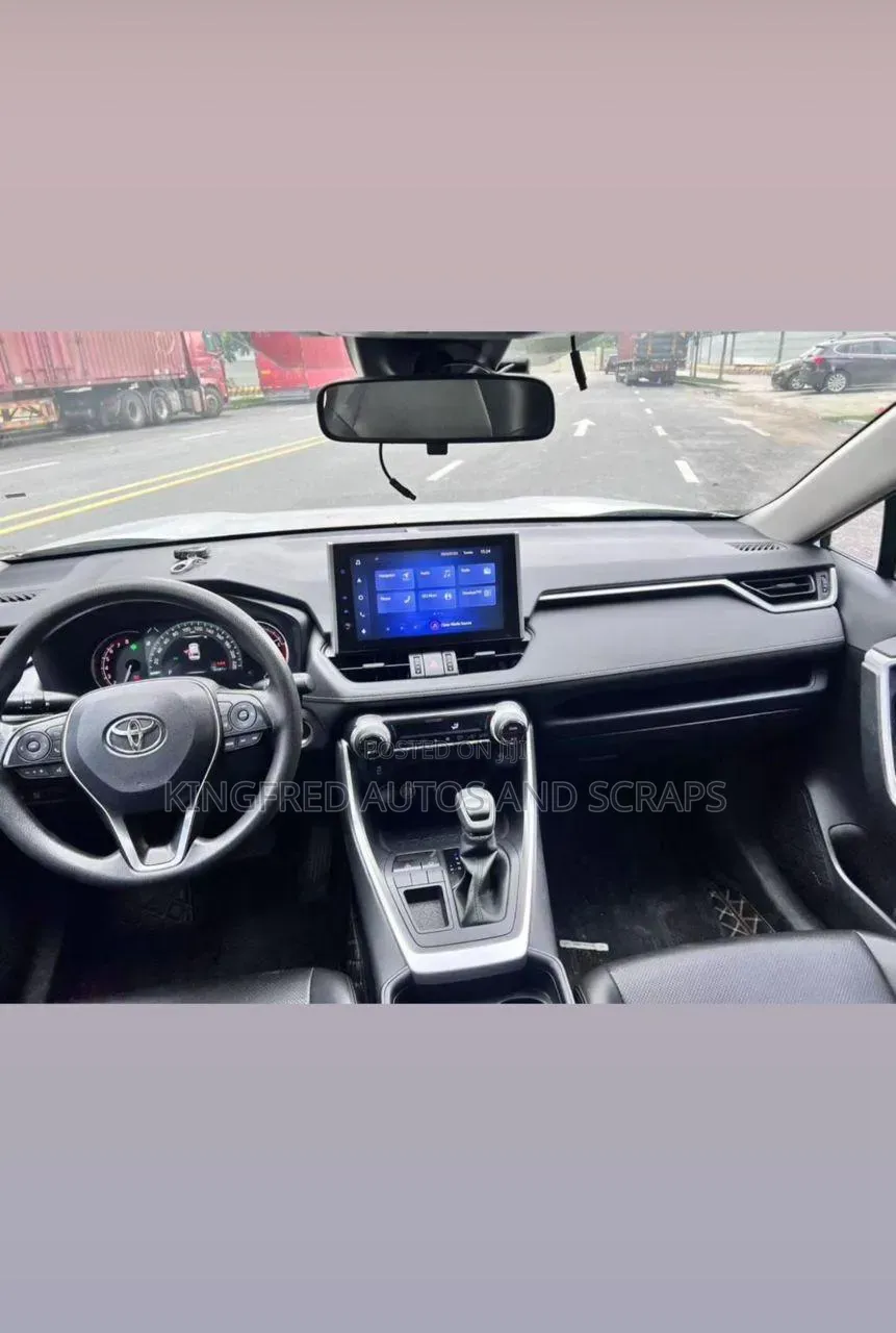Toyota RAV4 2022 White