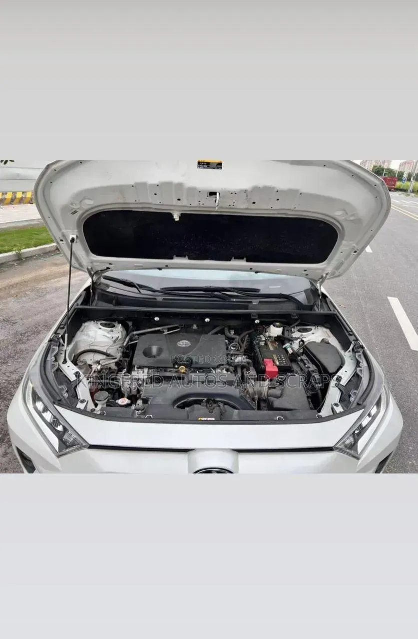 Toyota RAV4 2022 White