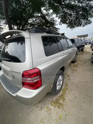 Toyota Highlander 2004 Gold