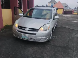 Toyota Sienna 2005 Silver