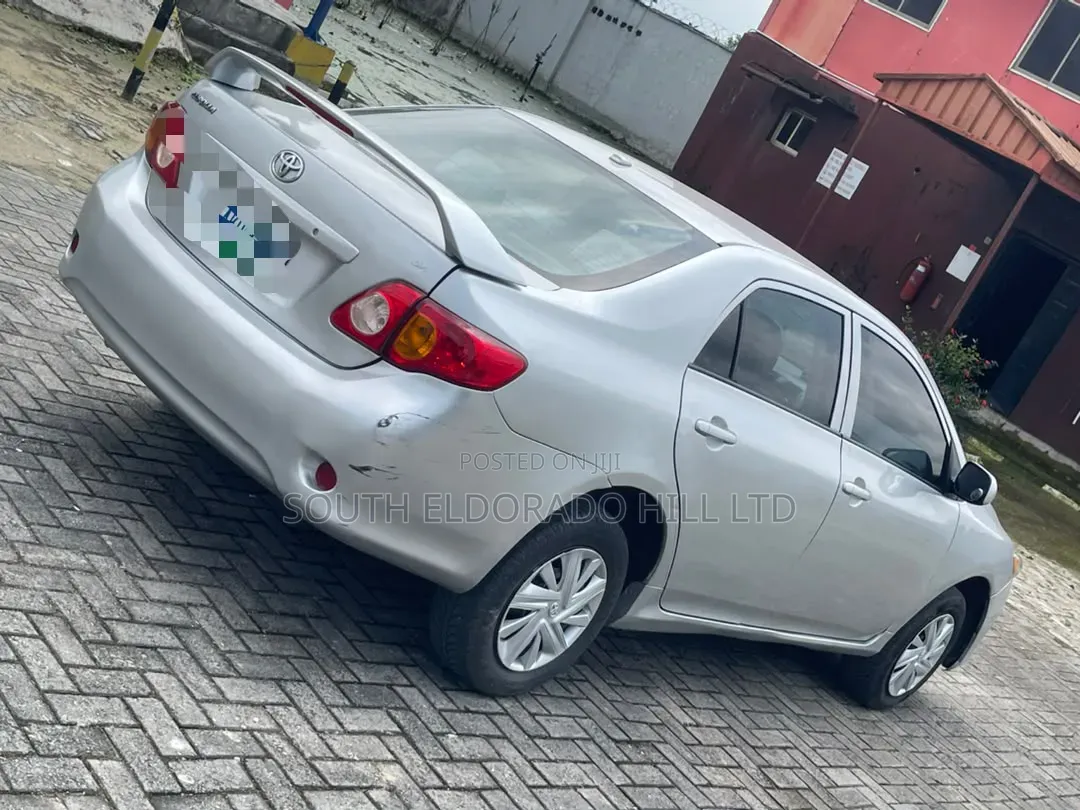 Toyota Corolla 2011 Silver