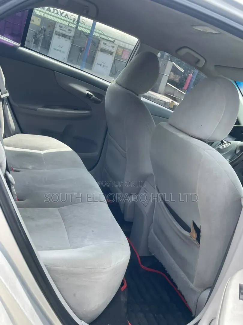 Toyota Corolla 2011 Silver