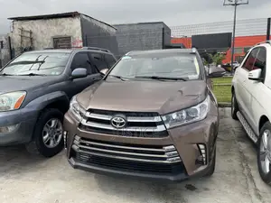 Toyota Highlander XLE 4x4 V6 (3.5L 6cyl 8A) 2017 Brown