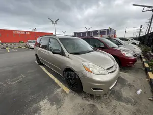 Toyota Sienna 2006 Gold