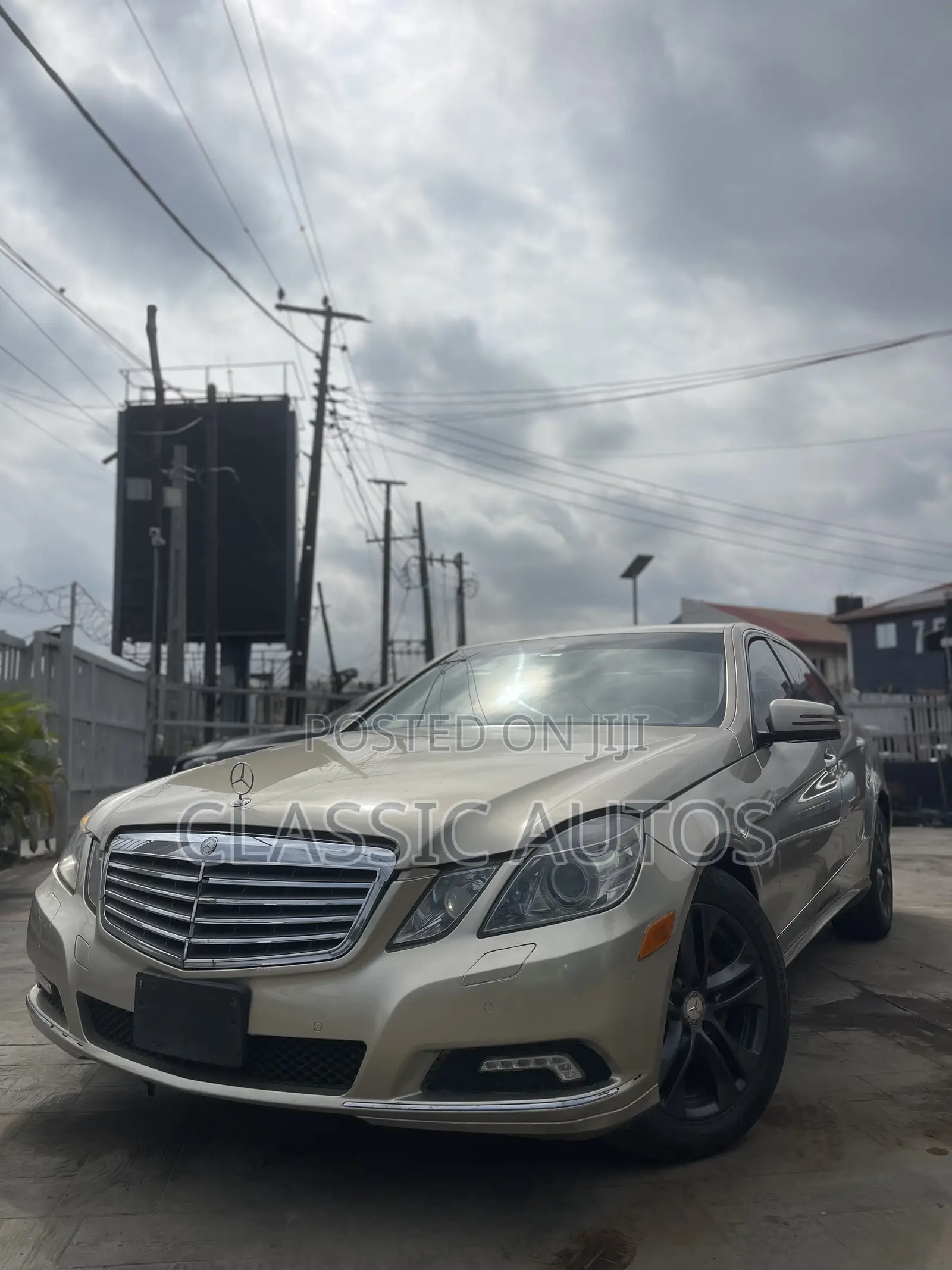 Mercedes-Benz E350 2010 Gold