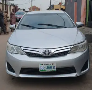 Toyota Camry LE 4dr Sedan (2.5L 4cyl 6A) 2013 Silver