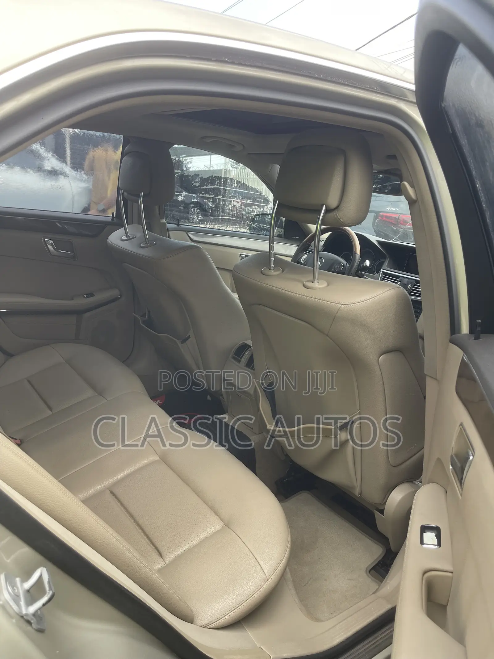 Mercedes-Benz E350 2010 Gold