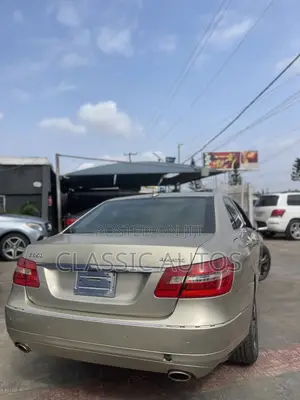 Mercedes-Benz E350 2010 Gold
