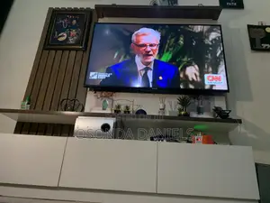 Very Neat TV CONSOLE