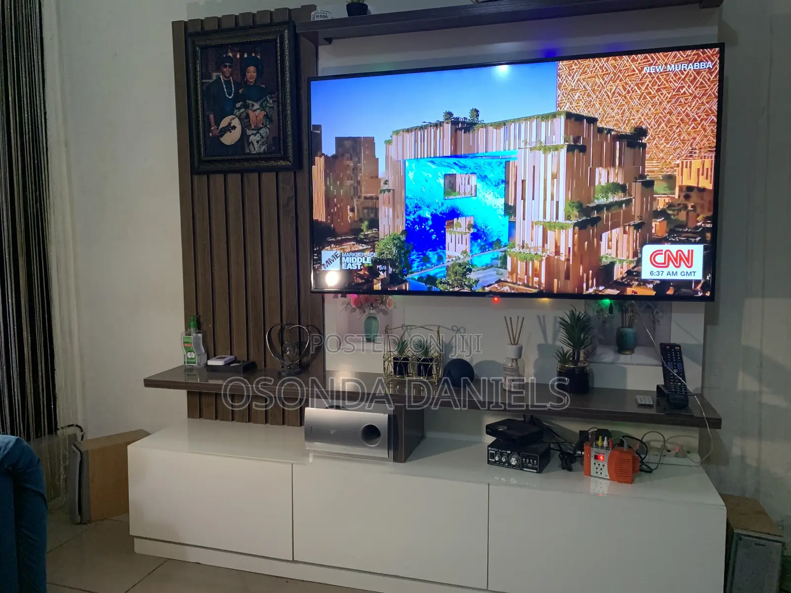 Very Neat TV CONSOLE