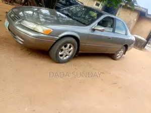 Toyota Camry 2001 Gray