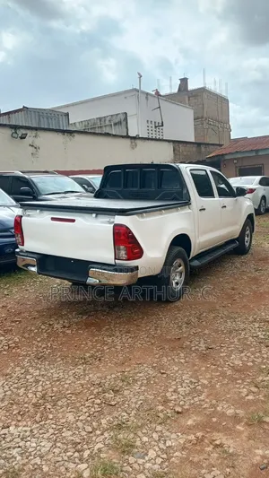Toyota Hilux 2012 White