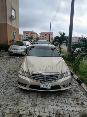 Mercedes-Benz E350 2011 Gold