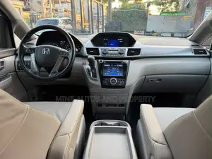 Honda Odyssey Touring Elite Passenger Van (3.5L 6cyl 6A) 2017 Gray