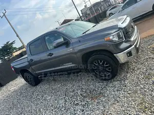 Toyota Tundra Limited 5.7L V8 4x2 Double Cab 6.6 ft. box 145.7 in. WB