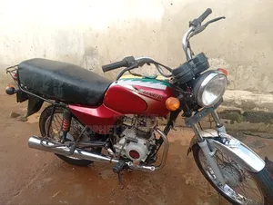 Bajaj Boxer 100 2022 Red