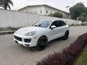 Porsche Cayenne Platinum Edition AWD 2017 White
