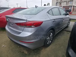 Hyundai Elantra 2016 Silver
