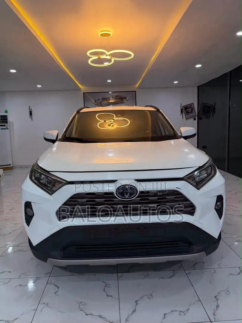 Toyota RAV4 2021 White