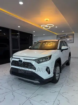 Toyota RAV4 2021 White