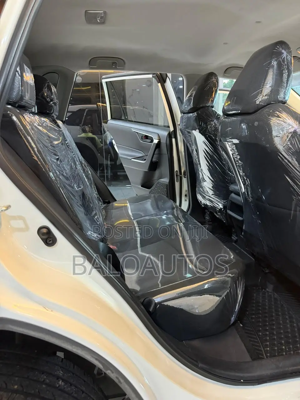 Toyota RAV4 2021 White