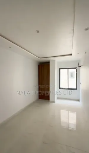 2bdrm Apartment in Lekki Phase 1 for rent