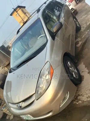 Toyota Sienna 2006 Gold