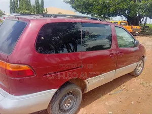 Toyota Sienna 2001 Red