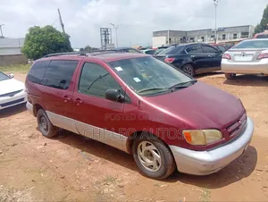 Toyota Sienna 2001 Red