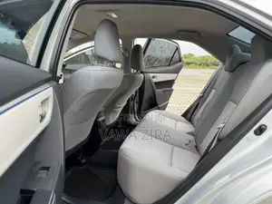 Toyota Corolla LE 4dr Sedan (1.8L 4cyl CVT) 2014 Silver
