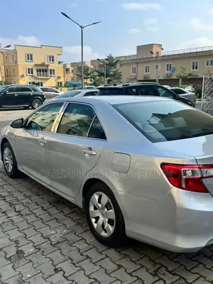 Toyota Camry SE 4dr Sedan (2.5L 4cyl 6A) 2013 Silver
