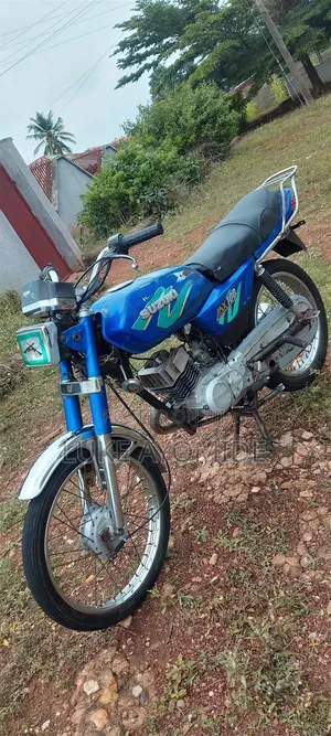Suzuki AX4 2017 Blue