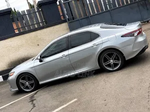 Toyota Camry L FWD (2.5L 4cyl 8AM) 2018 Silver