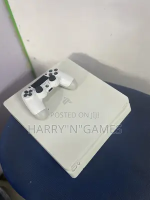 Slim Ps4 With Two Pads 500gig With Games