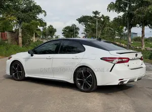 Toyota Camry 2019 White