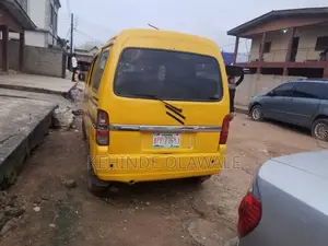 Suzuki Every 2022 Yellow