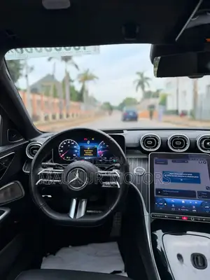 Mercedes-Benz C300 2023 Silver
