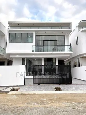 5bdrm Duplex in Chevron for sale