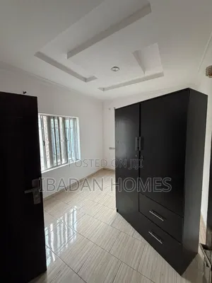 3bdrm Block of Flats in A3 Estate, Ibadan for rent