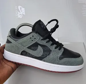 Quality Nike Air Force 1 Ash and Black Sneakers