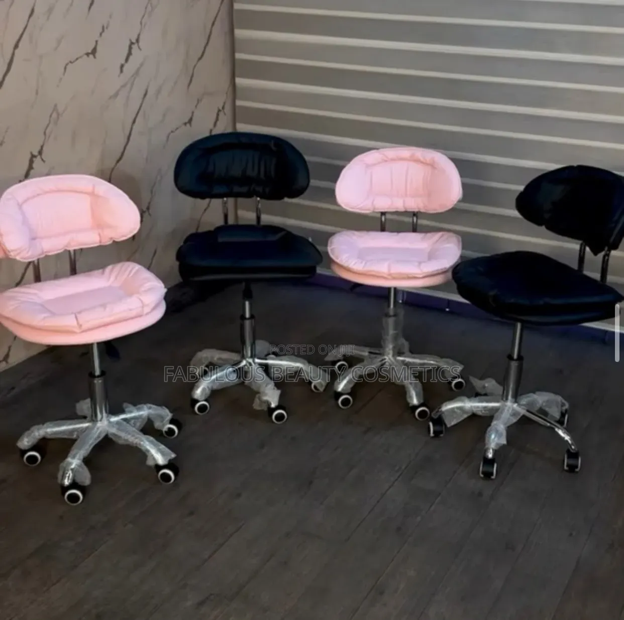 Deluxe Hydraulic Manicure Rolling Stool