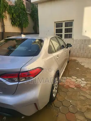 Toyota Corolla LE 2020 Silver