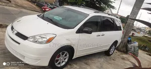 Toyota Sienna 2005 White
