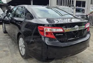 Toyota Camry XLE 4dr Sedan (2.5L 4cyl 6A) 2013 Black