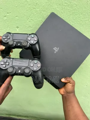 Play Station 4slim