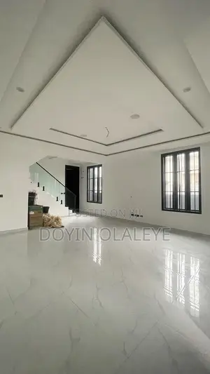 5bdrm Townhouse/Terrace in Victoria Island Extension for sale