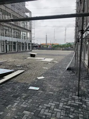 Shop for Sale on the Expressway