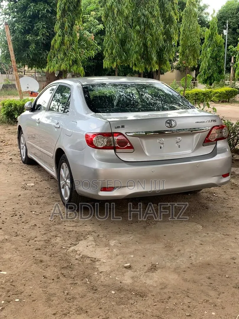 Toyota Corolla 2010 Silver