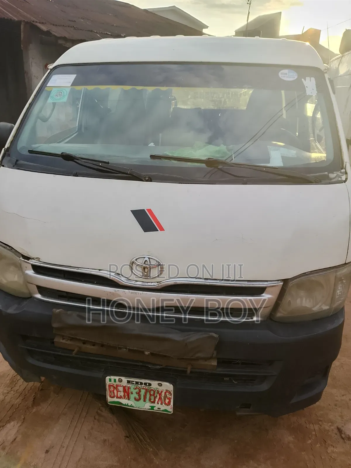 Toyota HiAce 2019 White